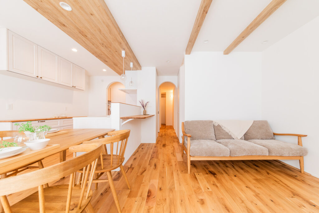 ナチュラルデザインが手掛けた、明るいリビングの家.